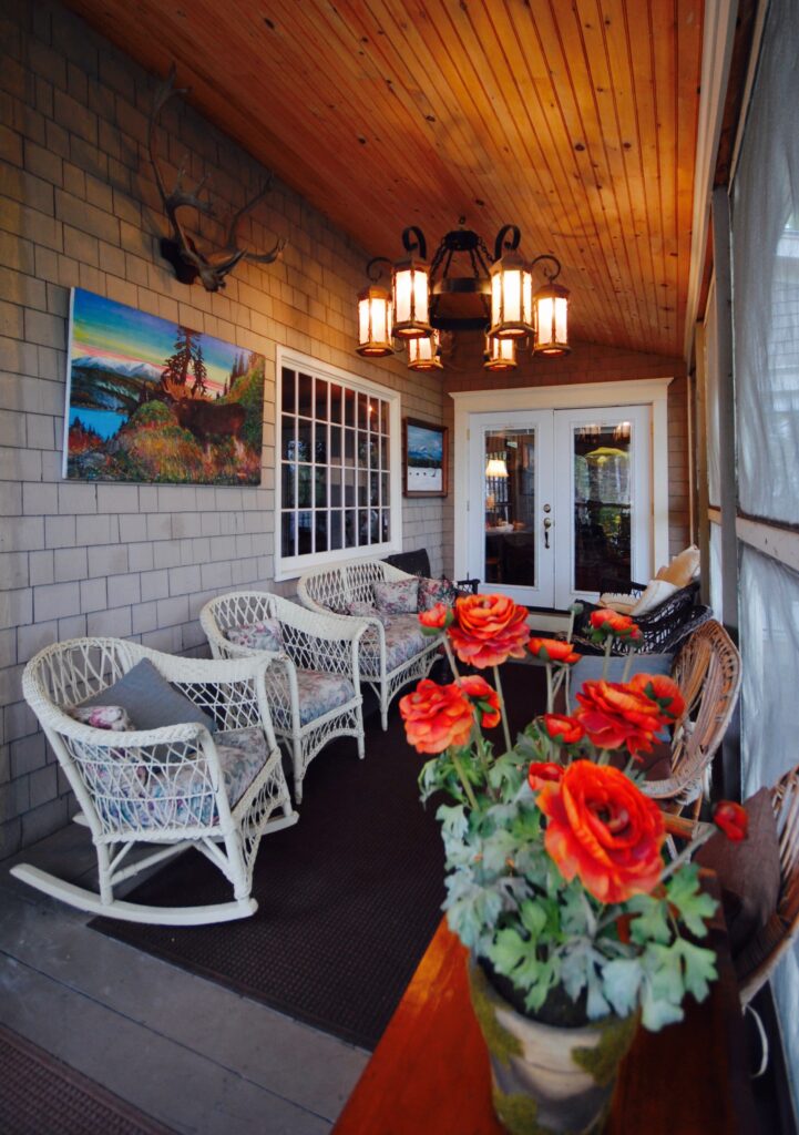 Screened Porch with seating